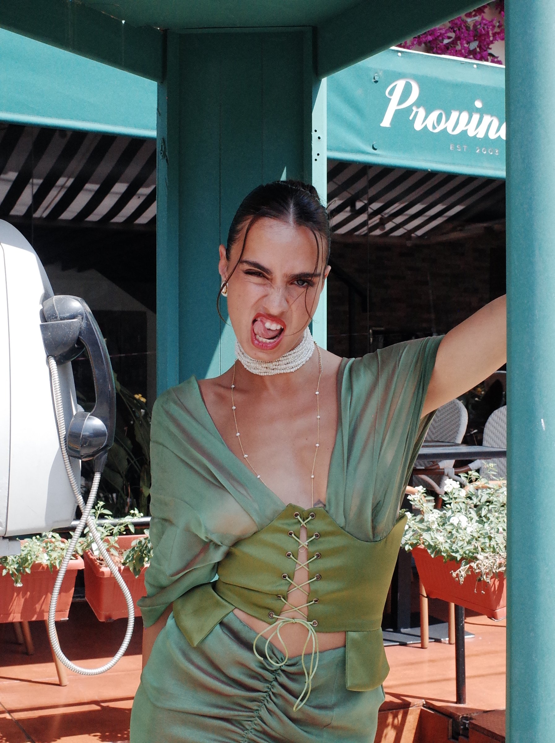 Fashion portrait — unstructured shapes